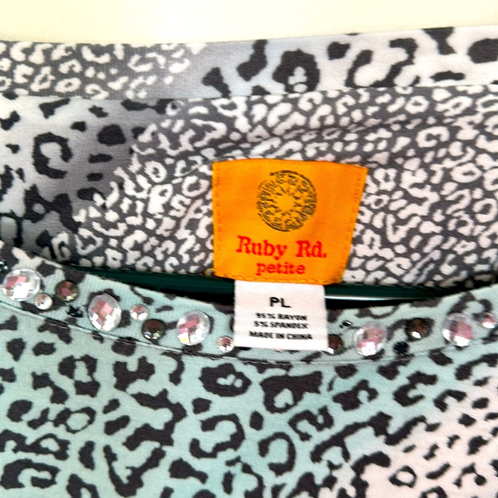 Ruby Rd Leopard Print Top PL Rhinestone Embellished Neckline Ruched Side Stretch - Picture 4 of 8